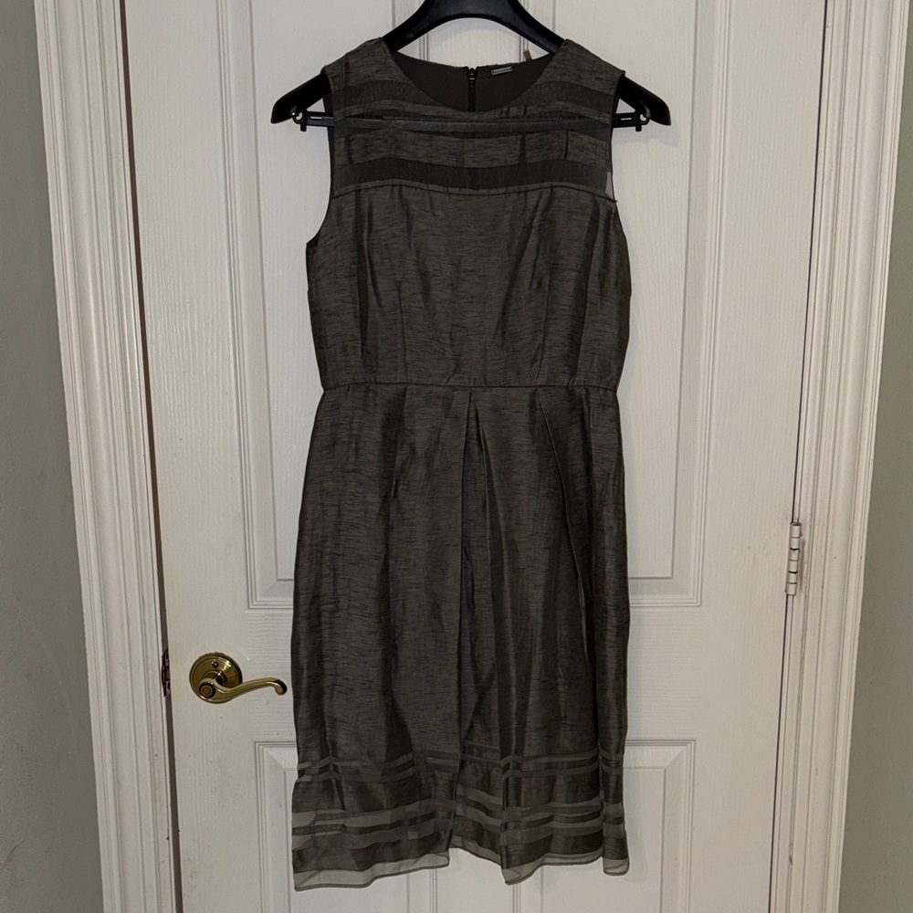 Sleeveless Sheath Dress in Gray